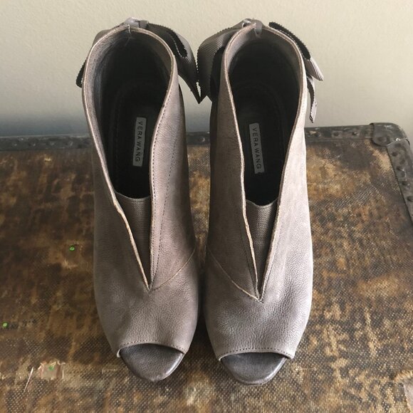 Vera Wang Royce Tan Peep Toe bow heels booties 6m - Picture 4 of 14